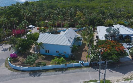 GLORIA MAY DRIVE FAMILY HOME