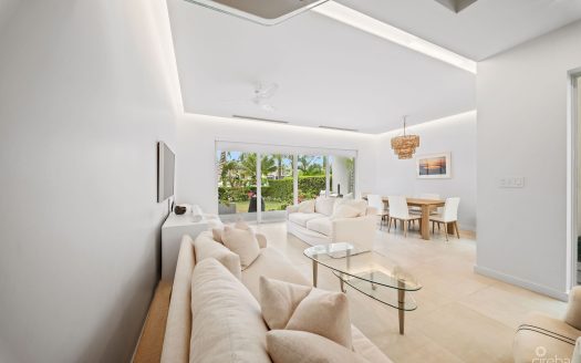 SOLARA #104 | LUXURY TOWNHOUSE IN CRYSTAL HARBOUR