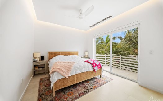SOLARA #104 | LUXURY TOWNHOUSE IN CRYSTAL HARBOUR