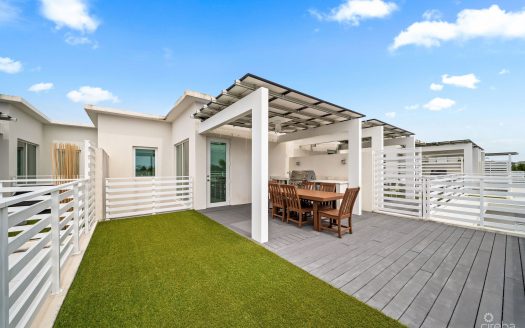 SOLARA #104 | LUXURY TOWNHOUSE IN CRYSTAL HARBOUR