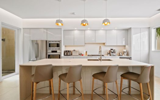 SOLARA #104 | LUXURY TOWNHOUSE IN CRYSTAL HARBOUR SOLARA #104 | LUXURY TOWNHOUSE IN CRYSTAL HARBOUR