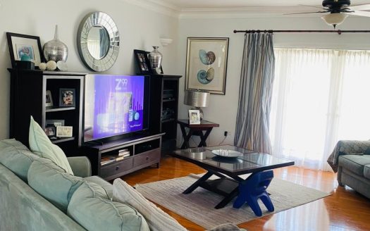 CHARMING SAVANNAH HOME WITH PICTURE PERFECT STREET APPEAL!