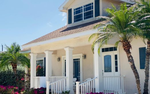 CHARMING SAVANNAH HOME WITH PICTURE PERFECT STREET APPEAL! CHARMING SAVANNAH HOME WITH PICTURE PERFECT STREET APPEAL!