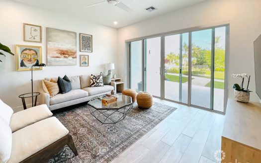 AURA 2 BED PLUS DEN, 2.5 BATH TOWNHOUSE