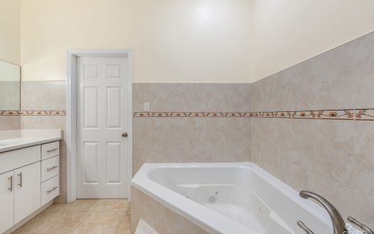FAIRVIEW MANOR: 2X 2-BED UNITS, GEORGE TOWN