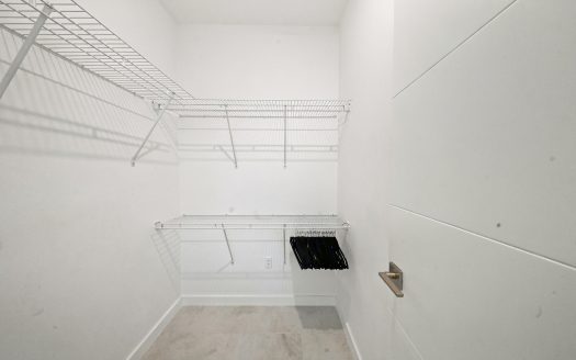 AVAILABLE IMMEDIATELY! LUXURY 4-BEDROOM RESIDENCE IN BAHIA, SOUTH SOUND