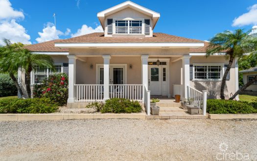 CHARMING SAVANNAH HOME WITH PICTURE PERFECT STREET APPEAL! CHARMING SAVANNAH HOME WITH PICTURE PERFECT STREET APPEAL!