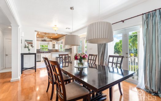 CHARMING SAVANNAH HOME WITH PICTURE PERFECT STREET APPEAL!