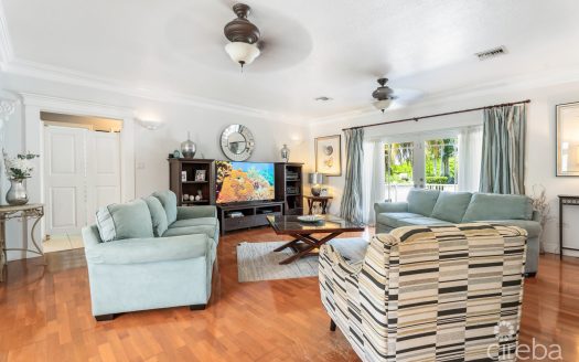 CHARMING SAVANNAH HOME WITH PICTURE PERFECT STREET APPEAL!