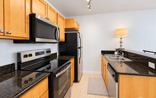 LAKESIDE VILLAS E-140