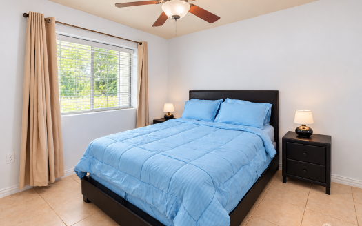 LAKESIDE VILLAS E-140