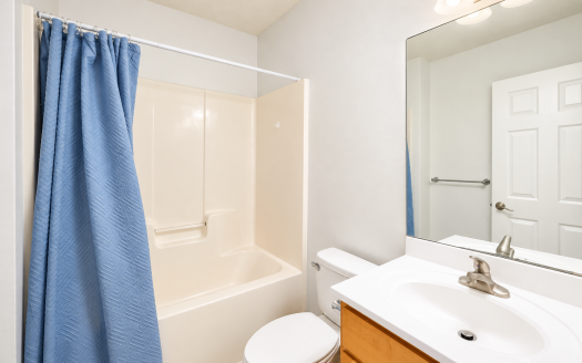 LAKESIDE VILLAS E-140