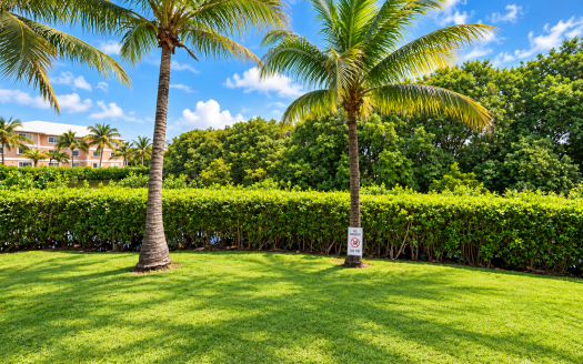 LAKESIDE VILLAS E-140