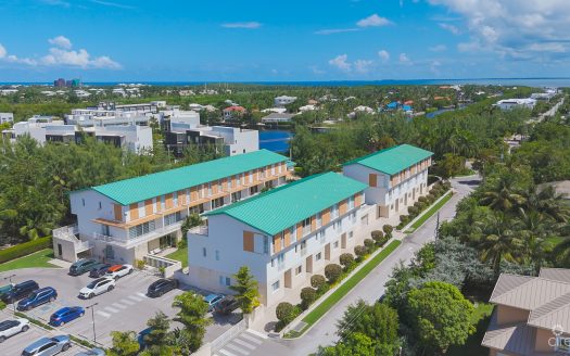 PLYMOUTH 3 BEDROOM CORNER TOWNHOUSE – 7 MILE BEACH CORRIDOR