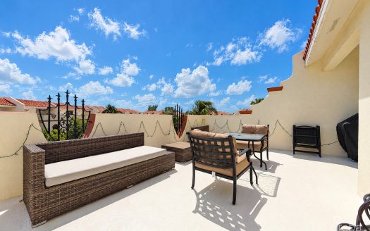 2 BEDROOM SAN SEBASTIAN TOWNHOUSE