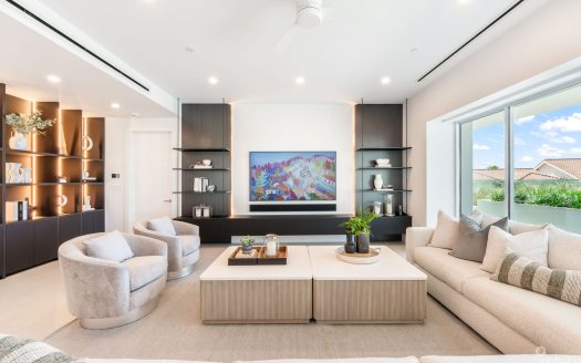 AQUA RESIDENCE 2 – LUXURY SEVEN MILE BEACH CONDO